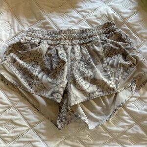 Lululemon Low Rise Hotty Hot Short